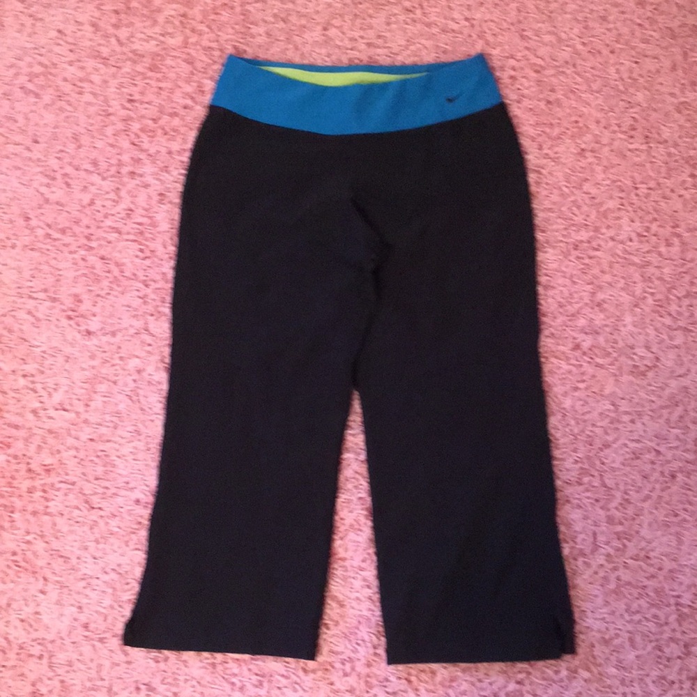 Nike dry fit capris black size medium